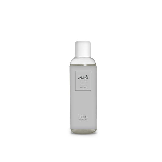 Ricarica per profumatore d'ambiente 200 ml. Info sulla fragranza FIORI DI COTONE Fragranza delicata e soave con note di bergamotto unite ad un cuore fiorito di mughetto, vaniglia, ylang ylang e rosa. Note di fondo con fave di tonka, vaniglia, ambra e sandalo. In negozio e online su tuttochic.live