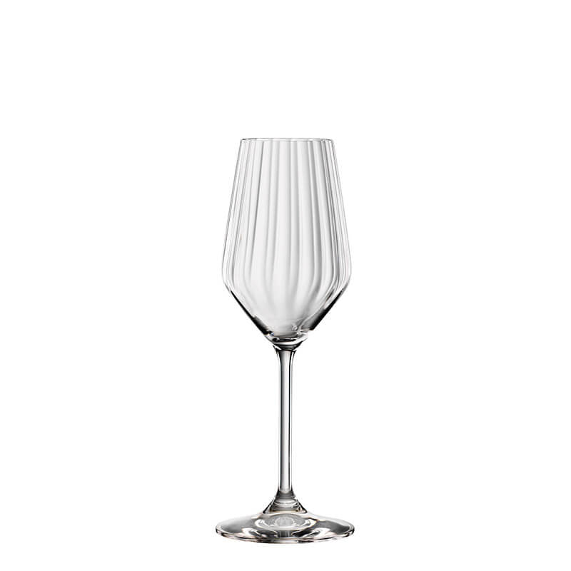 Set di 4 calici champagne in vetro cristallino lavorato. Dimensioni: mm 75 x 223 h - Capacità: 310 ml. Lavabile in lavastoviglie. In negozio e online su tuttochic.live