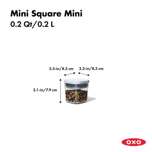 Contenitori ermetici a forma quadrata con comodo bottone centrale per una facile apertura e chiusura, mantengono gli alimenti freschi e asciutti e la tua dispensa organizzata. h7,9 x 8,3 x 8,3 cm. In negozio e online su tuttochic.live