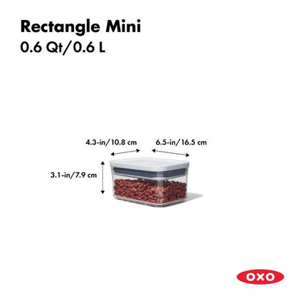 Contenitori ermetici a forma rettangolare con comodo bottone centrale per una facile apertura e chiusura, mantengono gli alimenti freschi e asciutti e la tua dispensa organizzata.  h7,9 x 10,8 x 16,5 cm. In negozio e online su tuttochic.live