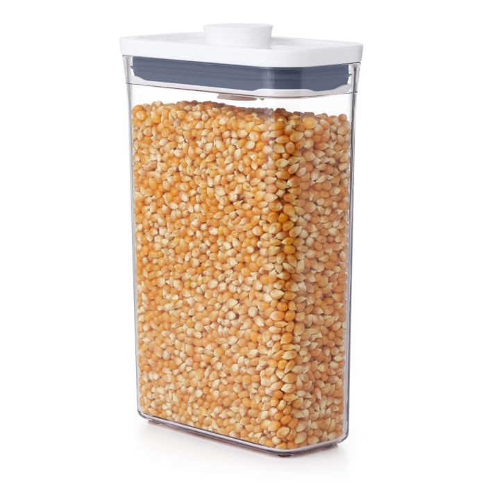 Contenitori ermetici a forma rettangolare con comodo bottone centrale per una facile apertura e chiusura, mantengono gli alimenti freschi e asciutti e la tua dispensa organizzata. h24,1 x 8,3 x 15,9 cm. In negozio e online su tuttochic.live
