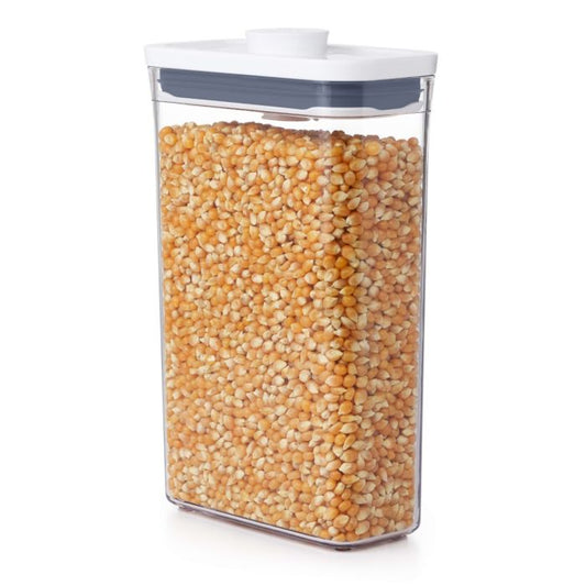 Contenitori ermetici a forma rettangolare con comodo bottone centrale per una facile apertura e chiusura, mantengono gli alimenti freschi e asciutti e la tua dispensa organizzata. h24,1 x 8,3 x 15,9 cm. In negozio e online su tuttochic.live