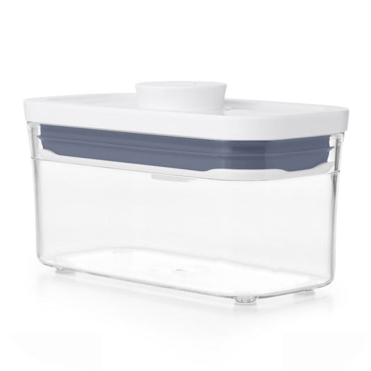 Contenitori ermetici a forma rettangolare con comodo bottone centrale per una facile apertura e chiusura, mantengono gli alimenti freschi e asciutti e la tua dispensa organizzata. h8,4 x 8,3 x 15,9. In negozio e online su tuttochic.live