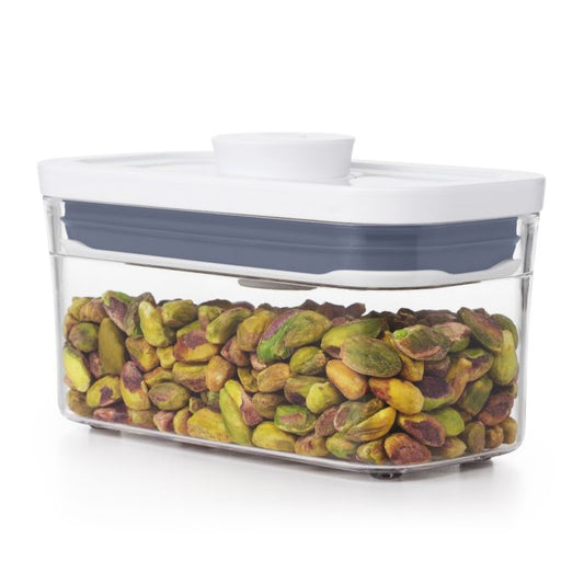 Contenitori ermetici a forma rettangolare con comodo bottone centrale per una facile apertura e chiusura, mantengono gli alimenti freschi e asciutti e la tua dispensa organizzata. h8,4 x 8,3 x 15,9. In negozio e online su tuttochic.live