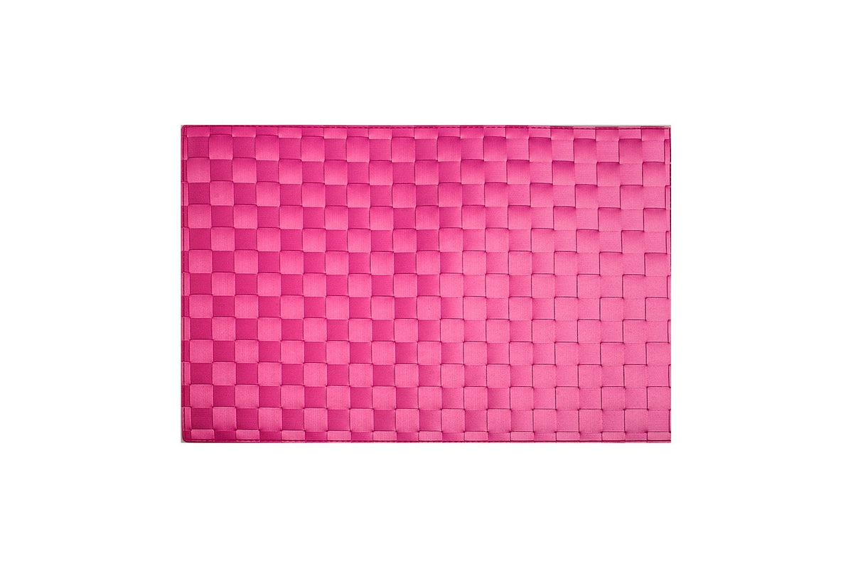 La tovaglietta rettangolare da tavola firmata "Progetto Tognana" è in plastica, resistente e facile da lavare, misura 45x32 cm. In negozio e online su tuttochic.live
