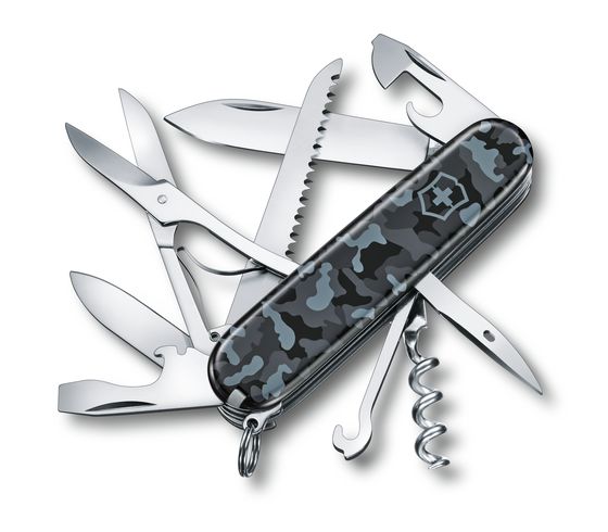 Multiuso Huntsman, con l’aggiunta delle forbici e del seghetto per legno, sei pronto a tagliare praticamente tutto. Quando è il momento di lasciare il computer e i sentieri conosciuti, sarai contento di avere in tasca Huntsman. In negozio e online su tuttochic.live