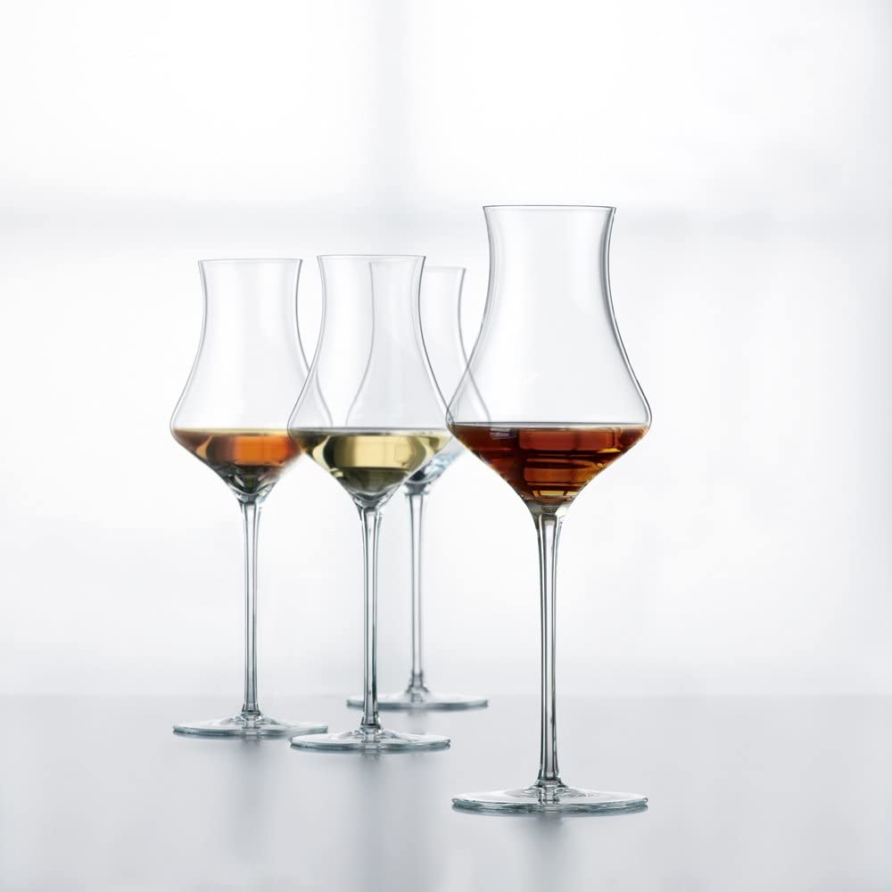 Set di 4 calici da liquore in vetro cristallino. Dimensioni: mm 74 x 21 h - Capacità: 190 ml. In negozio e online su tuttochic.live
