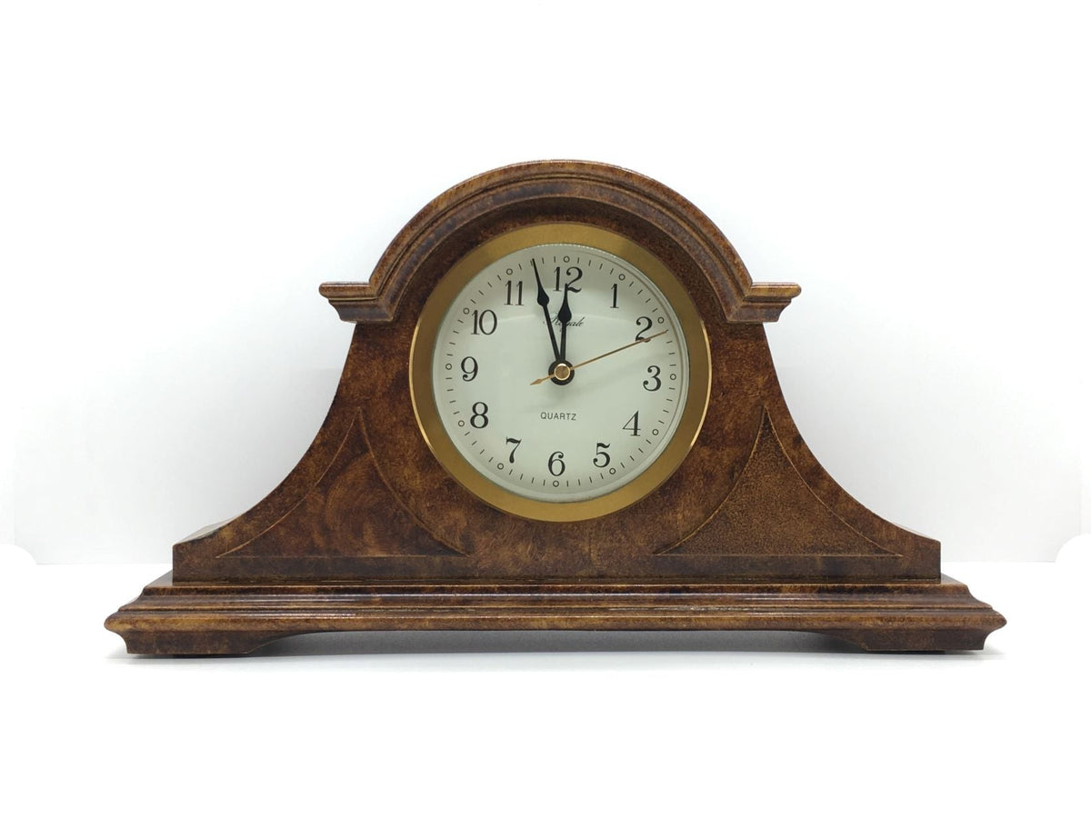 Orologio soprammobile in legno MDF in stile classico con colorazione effetto radica di noce. Dimensioni: cm 28 x 6,5 x h 15,5. In negozio e online su tuttochic.live