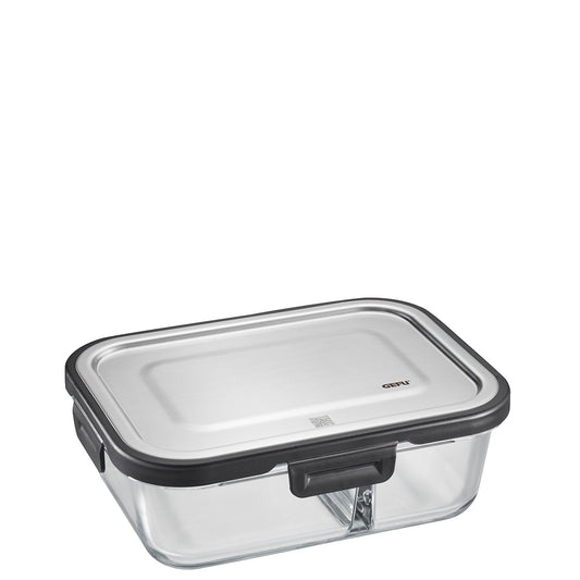 Contenitori per alimenti in vetro borosilicato  MILO con coperchi in acciaio inossidabile a scatto, un divisorio integrato consente di conservare diversi alimenti separatamente l'uno dall'altro. Capacità 300 ml + 500 ml adatto per forno e microonde L 20,8 cm, P 15,6 cm, H 7,0 cm. in negozio e online su tutttochic.it