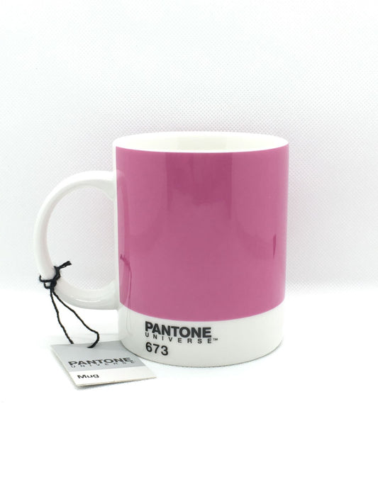 Tazza mug in porcellana della linea Pantone Universe. Colore: fuxia 673 Capacità: 385 ml, dimensioni: diametro cm 8 x 10 h Utilizzabile in lavastoviglie e microonde. In negozio e online su tuttochic.live