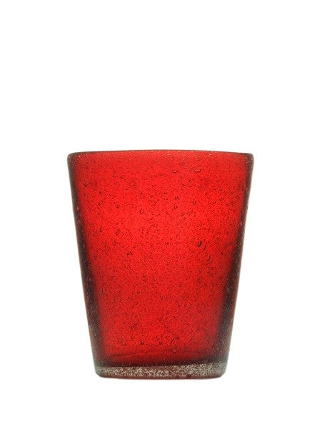 Bicchiere in vetro soffiato, colorato e lavorato a mano con effetto bollicine. Divertiti a colorare la tua tavola scegliendo il colore e la quantità da acquistare. La soffiatura fa sì che ogni bicchiere sia leggermente diverso l'uno dall'altro. Capacità cl 30. In negozio e online su tuttochic.live