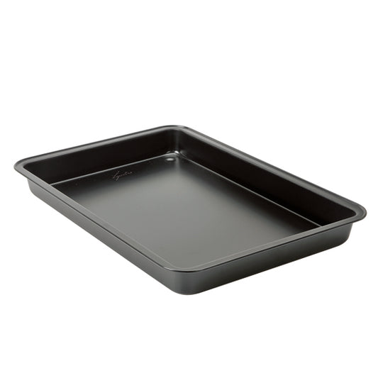 Rostiera cm 42 x 29 x 4 in acciaio al carbonio made in germany. Gustosa è la linea forno Lagostina perfetta per chi vuole sperimentare sia ricette dolci sia salate.  Tutti i prodotti di Gustosa sono facili da lavare grazie al rivestimento 100% antiaderente, sicuro per la salute. In negozio e online su tuttochic.live