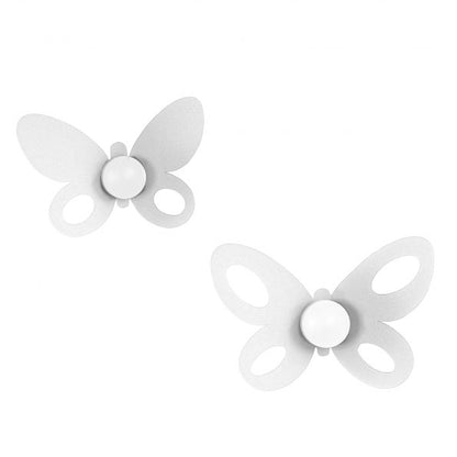 Confezione di 2 ganci appendiabiti in metallo verniciato, disponibile in colori diversi. Dimensione: 24x16H + 21x14H. In negozio e online su tuttochic.live