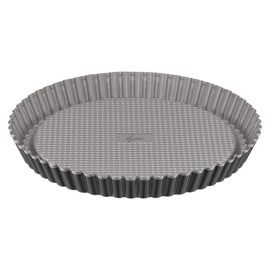 Tortiera apribile cm 24 in acciaio al carbonio made in germany. Gustosa è la linea forno Lagostina perfetta per chi vuole sperimentare sia ricette dolci sia salate.  Tutti i prodotti di Gustosa sono facili da lavare grazie al rivestimento 100% antiaderente, sicuro per la salute. In negozio e online su tuttochic.live