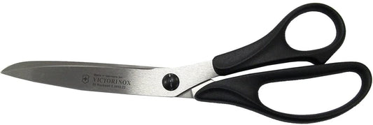 Forbici da casa Universali in acciaio Inox con occhielli in plastica. Alta qualità garantita Victorinox. Lunga durata. Contraddistinta dall'ottima qualità e purezza dell'acciaio inox impiegato che garantisce un taglio preciso e sottile. Lunghezza 23cm. In negozio e online su tuttochic.live