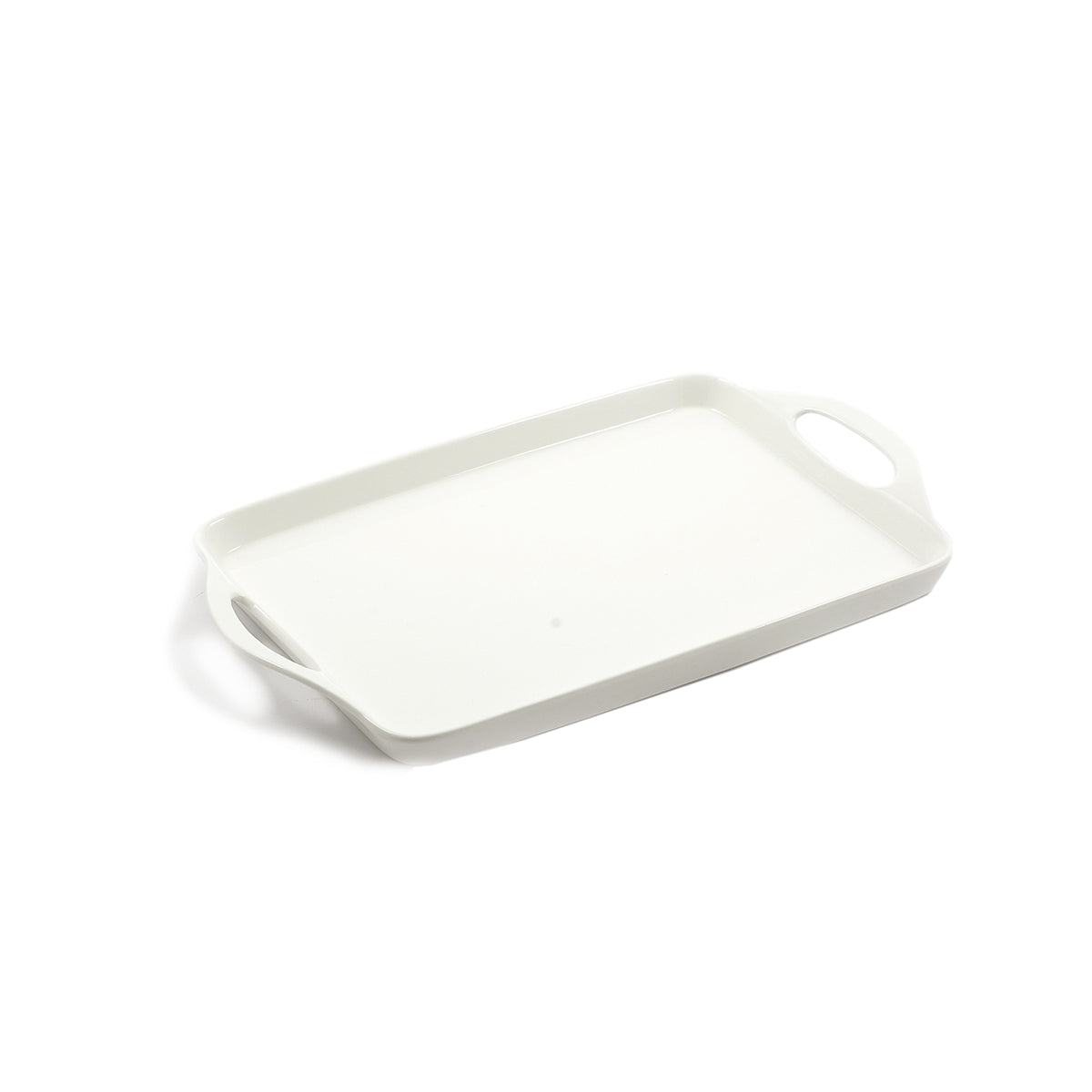 Vassoio rettangolare in porcellana con manici. Dimensioni: 43,5x26,5 cm. I complementi tavola di La Porcellana Bianca sono perfetti per ogni occasione. Lavabile in lavastoviglie Utilizzabile in microonde Utilizzabile in forno tradizionale. In negozio e online su tuttochic.live