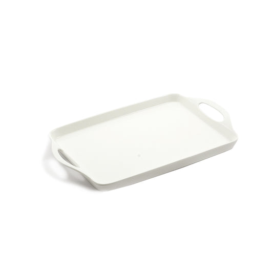 Vassoio rettangolare in porcellana con manici. Dimensioni: 43,5x26,5 cm. I complementi tavola di La Porcellana Bianca sono perfetti per ogni occasione. Lavabile in lavastoviglie Utilizzabile in microonde Utilizzabile in forno tradizionale. In negozio e online su tuttochic.live