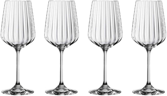 Set di 4 calici per vino rosso in vetro cristallino lavorato. Dimensioni: mm 96 x 225 h - Capacità: 630 ml. Lavabile in lavastoviglie. In negozio e online su tuttochic.live